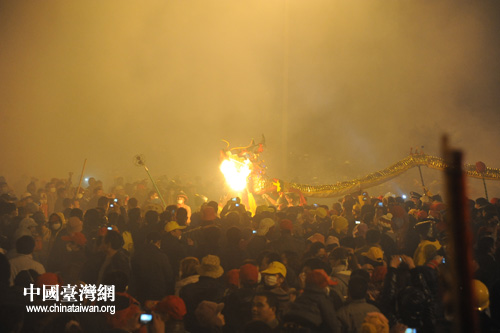 宾阳炮龙节，震撼人心的非遗盛宴！惊艳全港的盛大庆典究竟有何魅力？揭秘背后的故事与传承。