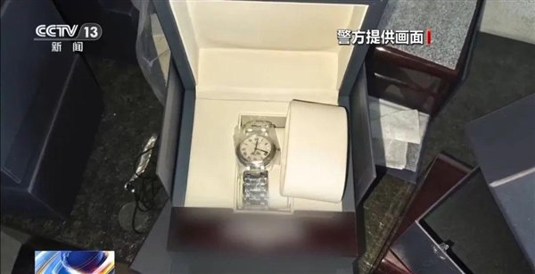 揭秘惊魂时刻，手机半夜自动下单，万元手表从何而来？使用攻略深度剖析事件真相！内含法规解读与案例分析。